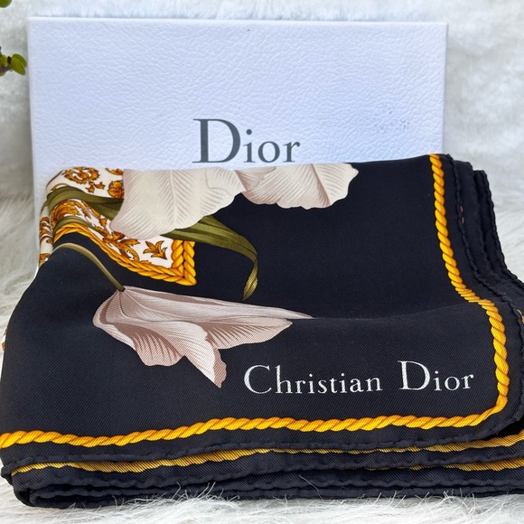 🎈🎈SOLD🎈🎈Christian Dior Scarf - Picture 6 of 7
